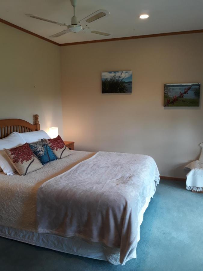 Rural Palms Bed & Breakfast Haruru Exterior photo